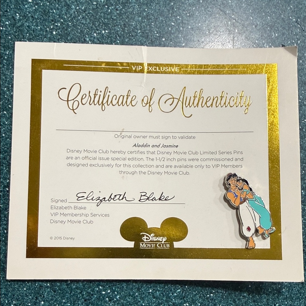 VIP Disney 2015 exclusive Aladdin/Jasmine Collectors Pin